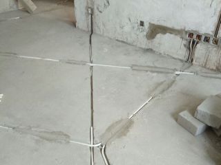 水、电管开槽施作