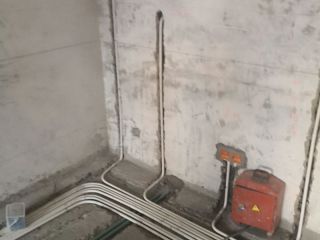 水、电管开槽施作