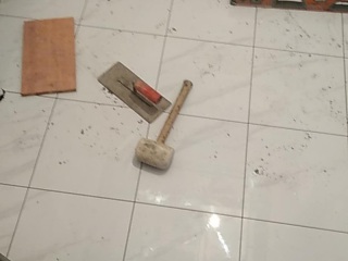 地砖铺贴及地面找平施作