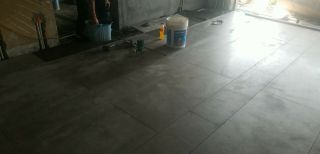 地砖铺贴及地面找平施作