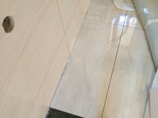 地砖铺贴及地面找平施作