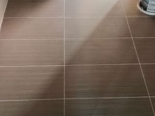 地砖铺贴及地面找平施作