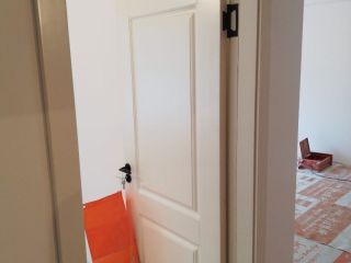 成品门及墙纸铺贴
