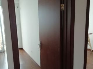 套装门、踢脚线安装