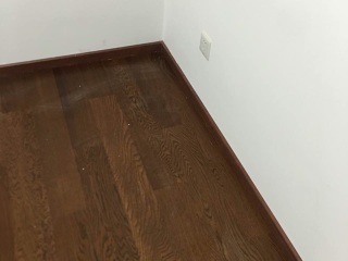 套装门、踢脚线安装