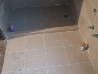 地砖铺贴及地面找平施作