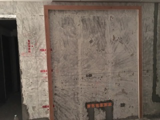 现场背景墙及隔墙施作