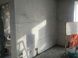 现场背景墙及隔墙施作