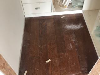 实木复合地板铺设