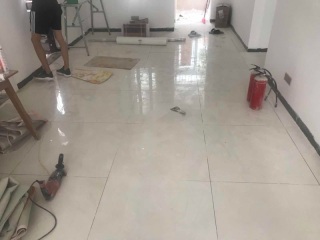 地砖铺贴及地面找平施作
