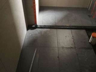 地砖铺贴及地面找平施作