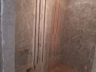 水、电管开槽施作
