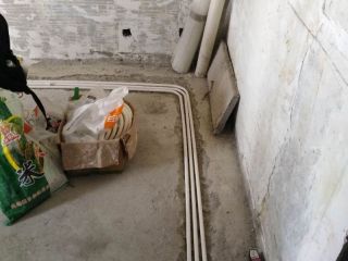 水、电管开槽施作
