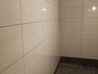 厨房、卫生间墙砖施作