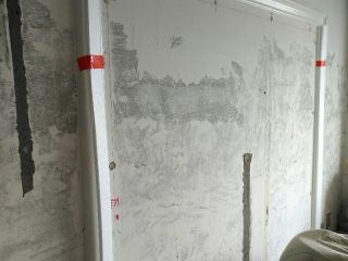 现场背景墙及隔墙施作