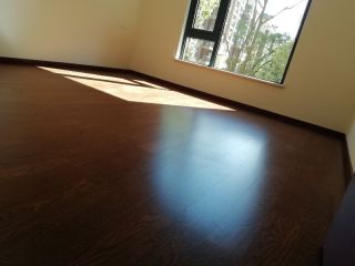 套装门、踢脚线安装