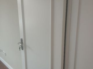 套装门、踢脚线安装