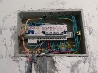 水、电管开槽施作