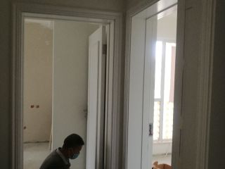 套装门、踢脚线安装