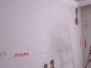 现场背景墙及隔墙施作