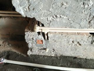 水、电管开槽施工