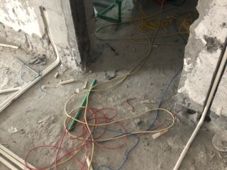 强、弱电路穿线施作