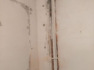水、电管开槽施工