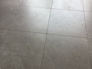 地砖铺贴及地面找平施作