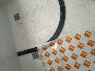 地砖铺贴及地面找平施作