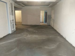 地砖铺贴及地面找平施作