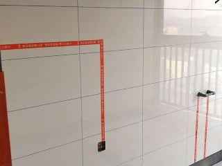 厨房、卫生间墙砖施作