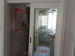 套装门、踢脚线安装