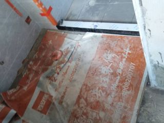 地砖铺贴及地面找平施作