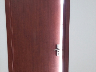 套装门、踢脚线安装