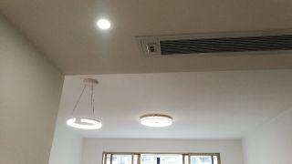 现场背景墙及隔墙施作