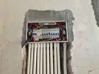 强、弱电路穿线施作