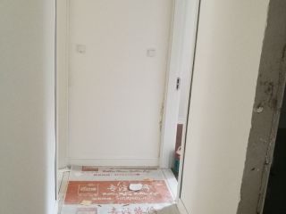 套装门、踢脚线安装