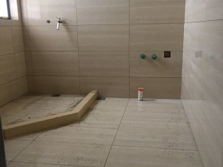 地砖铺贴及地面找平施作