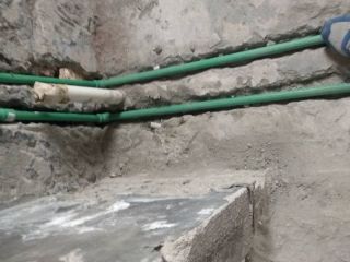 水、电管开槽施作