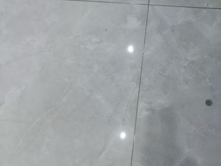 地砖铺贴及地面找平施作