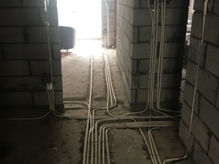 强、弱电路穿线施作