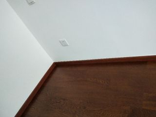套装门、踢脚线安装