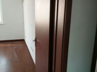 套装门、踢脚线安装