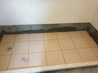 地砖铺贴及地面找平施作