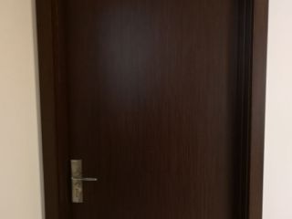套装门、踢脚线安装