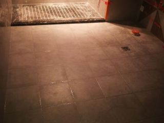 地砖铺贴及地面找平施作