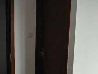 套装门、踢脚线安装