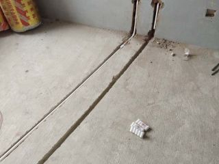 水、电管开槽施作