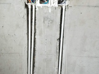 强、弱电路穿线施作