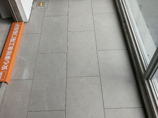 地砖铺贴及地面找平施作